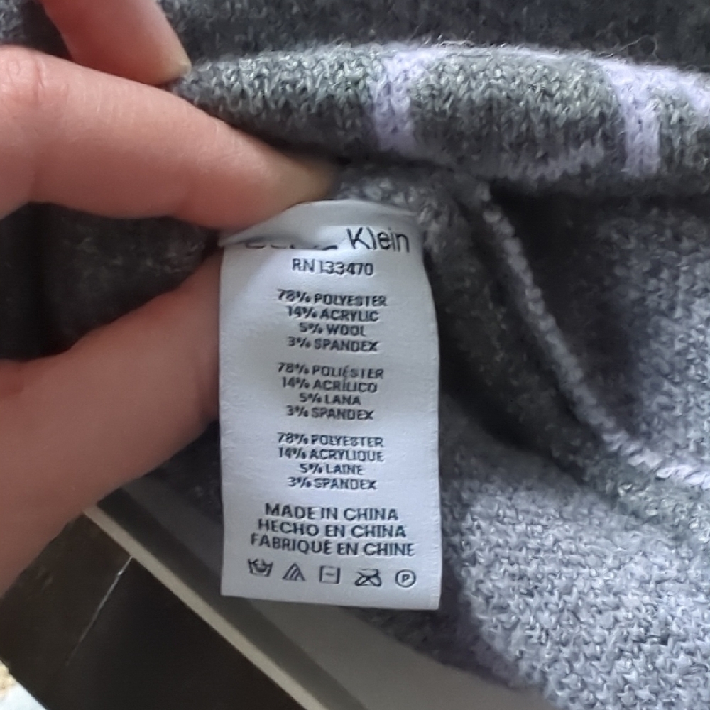 Calvin Klein Grey Scarf And Hat - Picture 4 of 5
